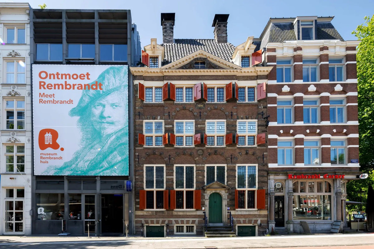 Façade historique de la Maison de Rembrandt au 4 Jodenbreestraat à Amsterdam