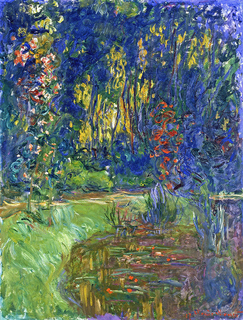 🌸 Giverny'de bir bahçe köşesi, hatmi çiçeği ve nilüfer havuzuyla