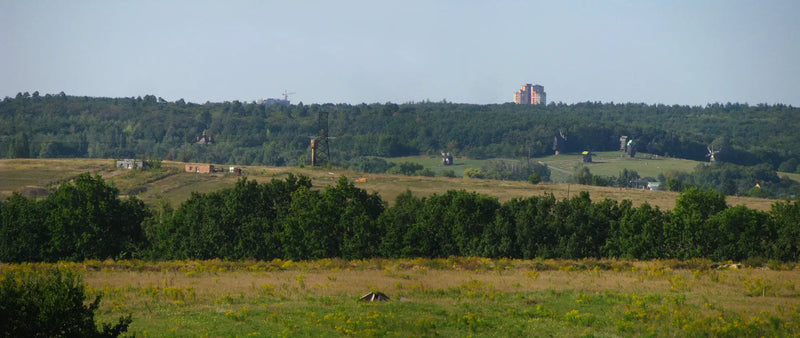 Rüzgar değirmeni tarlada - Ivan Chichkine