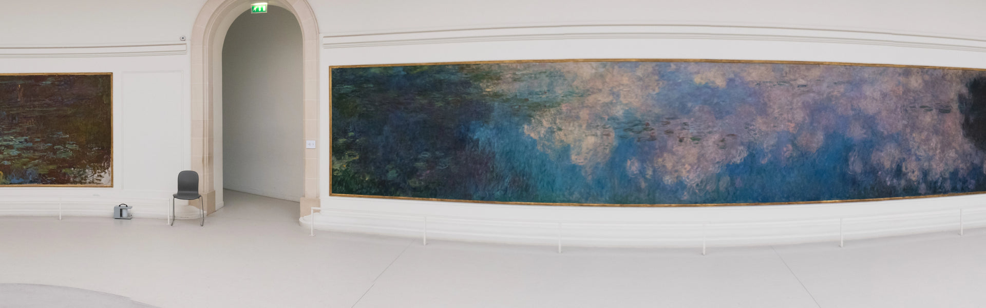 Les Nuages photographié dans la première salle des Nymphéas au musée de l’Orangerie