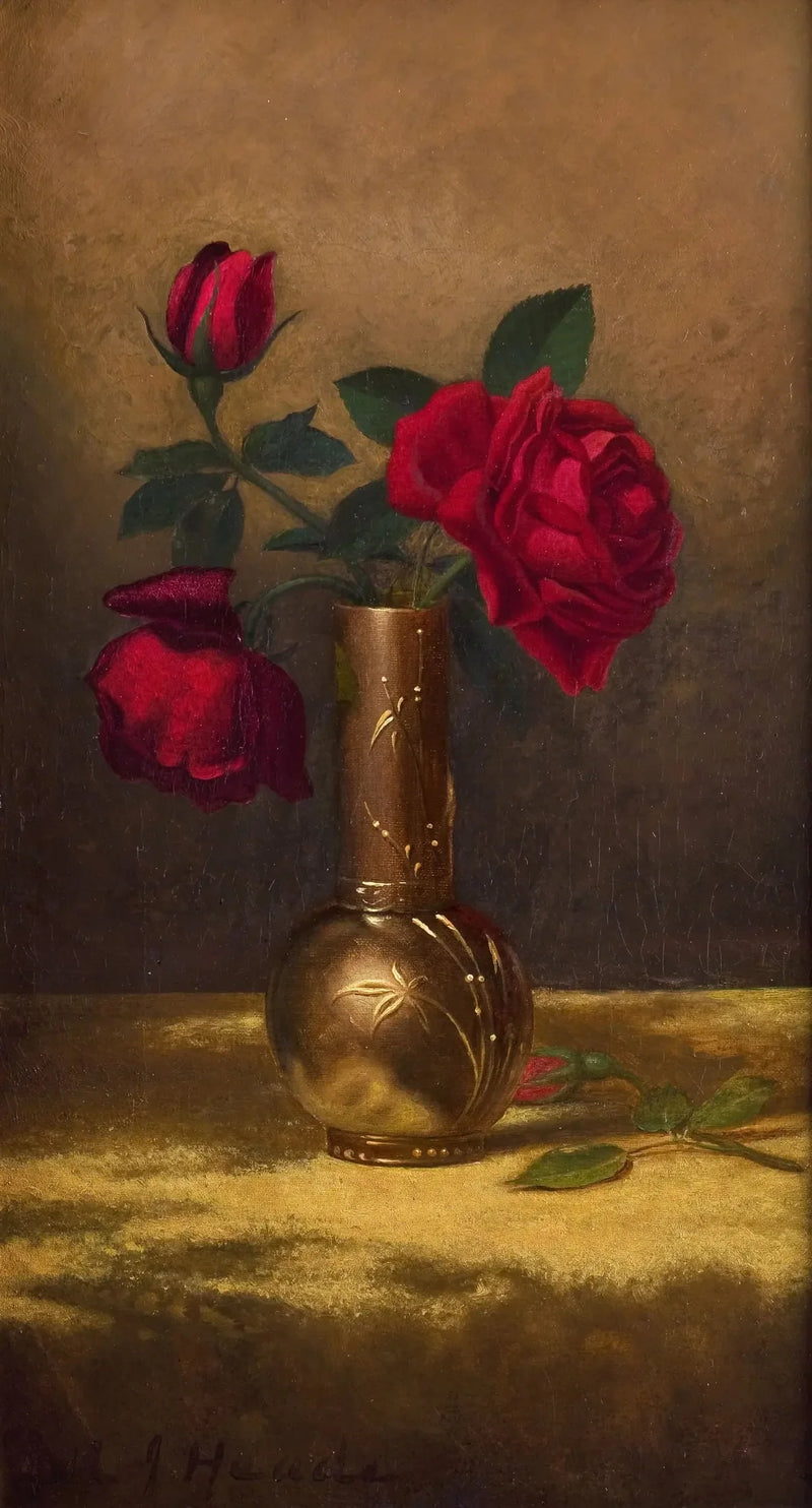 Kırmızı güller, altın kadife kumaş üzerinde Japon vazoda - Martin Johnson Heade